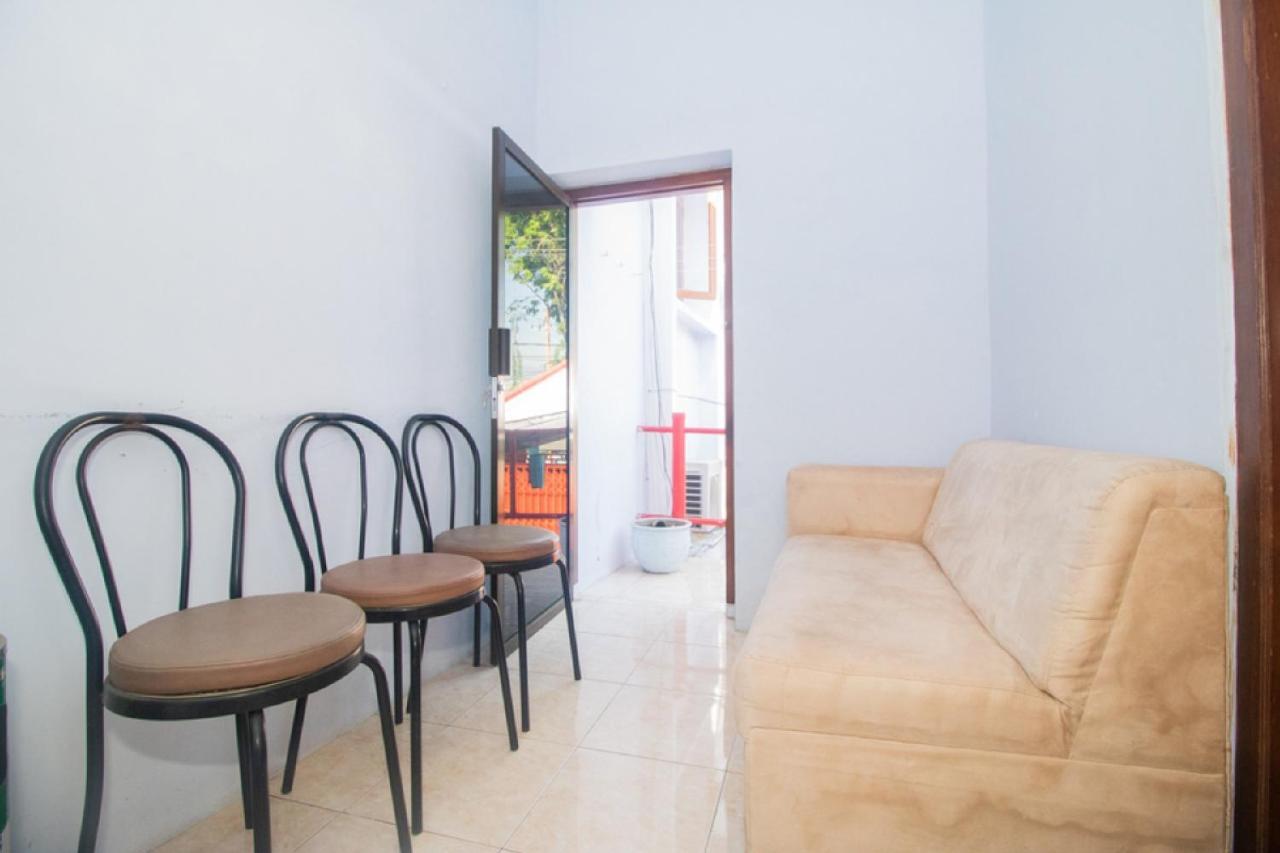 Hotel Reddoorz Near Pantai Boom Banyuwangi  Exterior foto