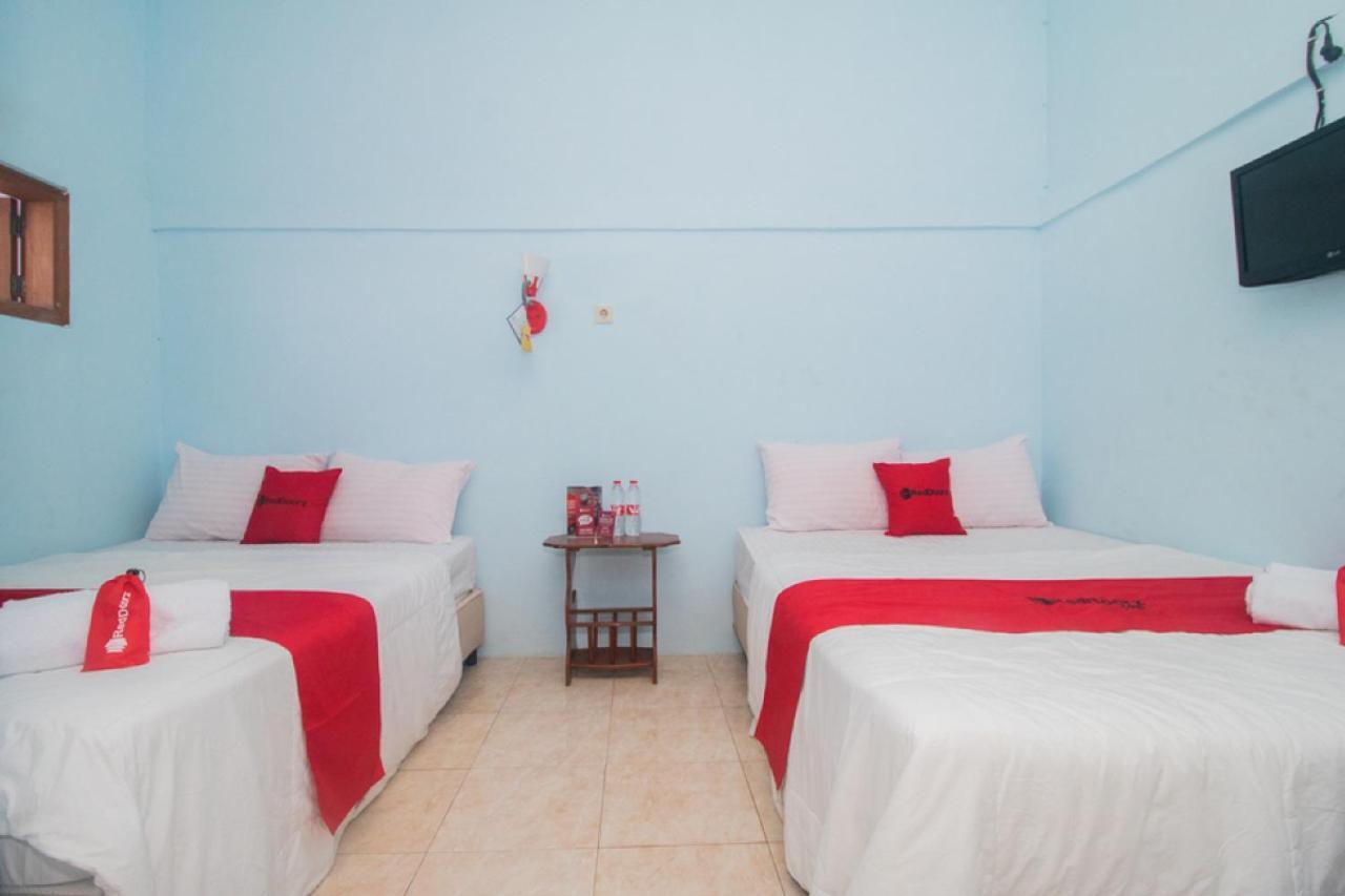 Hotel Reddoorz Near Pantai Boom Banyuwangi  Exterior foto