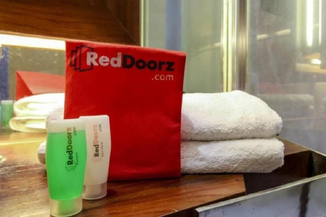 Hotel Reddoorz Near Pantai Boom Banyuwangi  Exterior foto