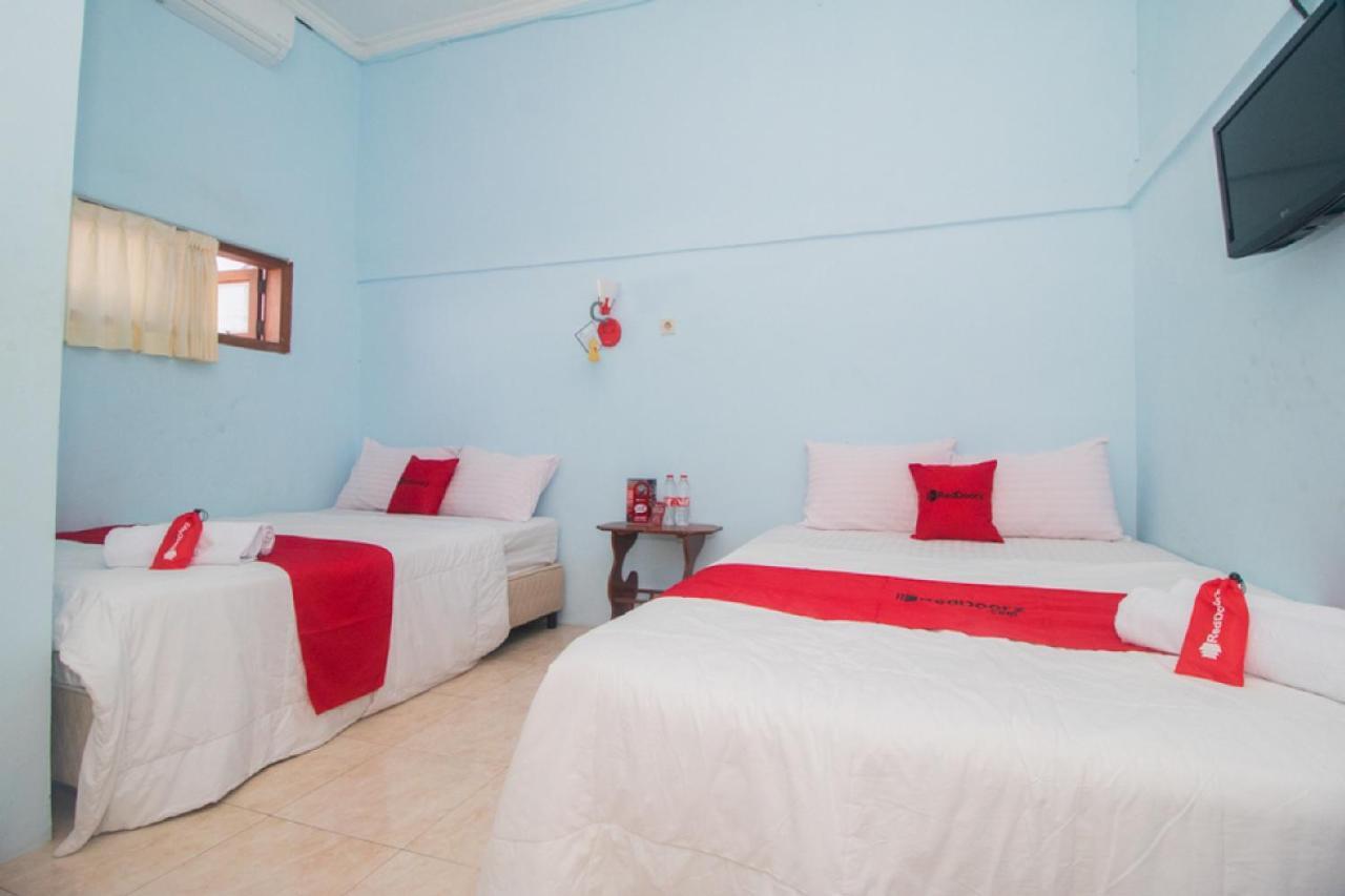 Hotel Reddoorz Near Pantai Boom Banyuwangi  Exterior foto