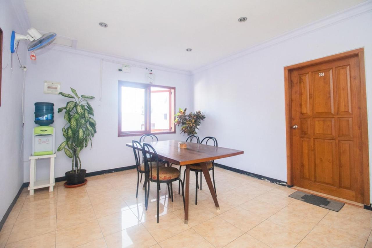 Hotel Reddoorz Near Pantai Boom Banyuwangi  Exterior foto