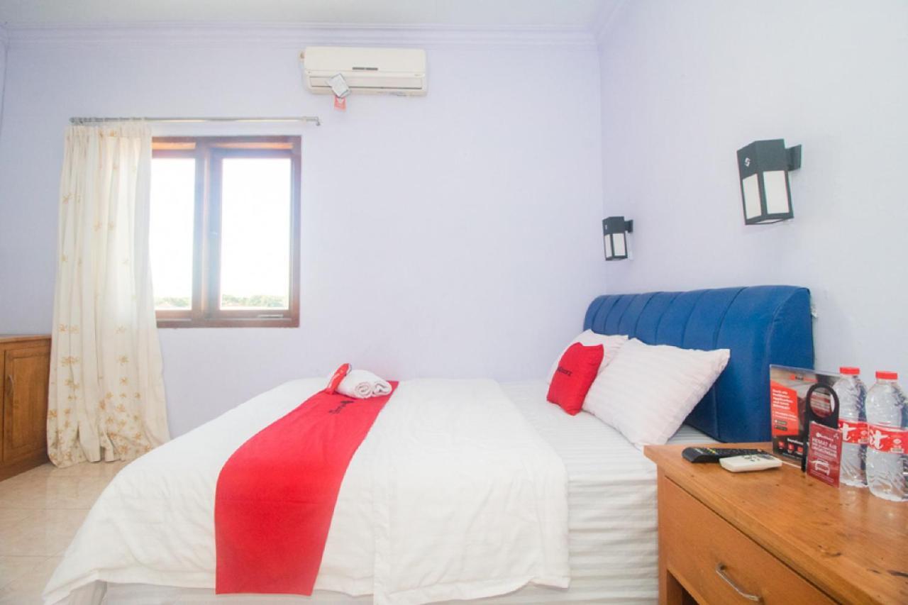 Hotel Reddoorz Near Pantai Boom Banyuwangi  Exterior foto