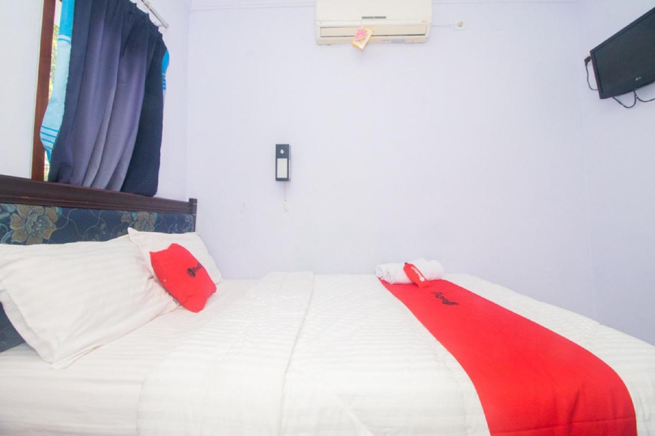 Hotel Reddoorz Near Pantai Boom Banyuwangi  Exterior foto
