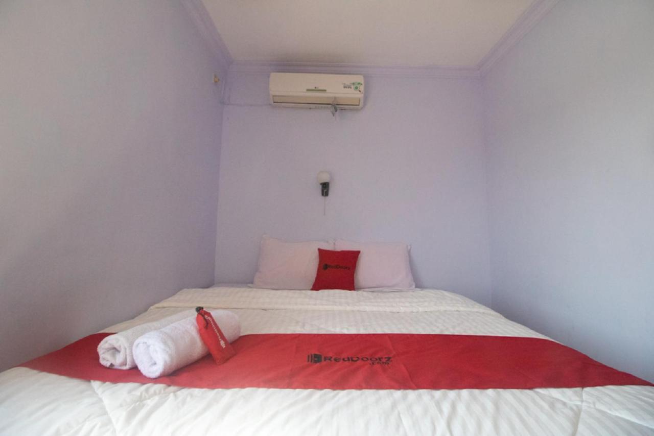 Hotel Reddoorz Near Pantai Boom Banyuwangi  Exterior foto