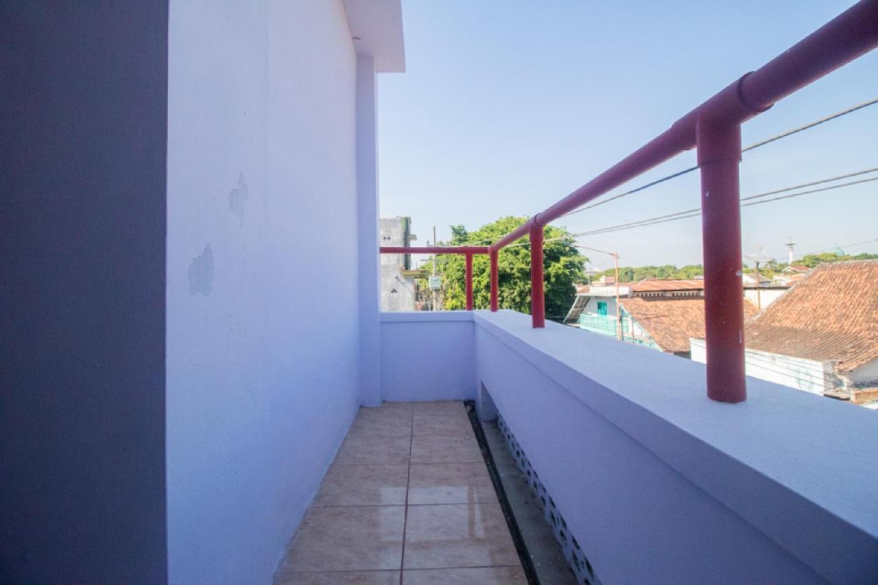 Hotel Reddoorz Near Pantai Boom Banyuwangi  Exterior foto