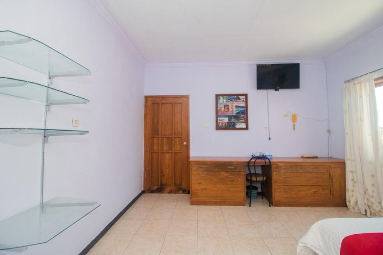 Hotel Reddoorz Near Pantai Boom Banyuwangi  Exterior foto